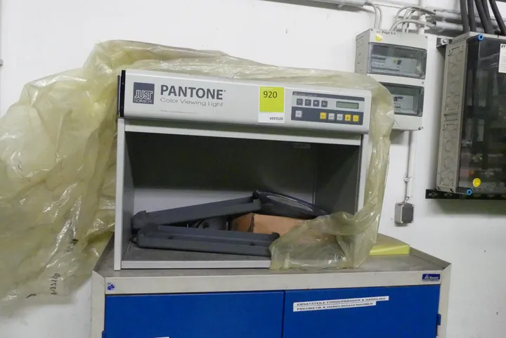 Just Normlicht Pantone – Farbabmusterungskabine (Color Viewing Light)
